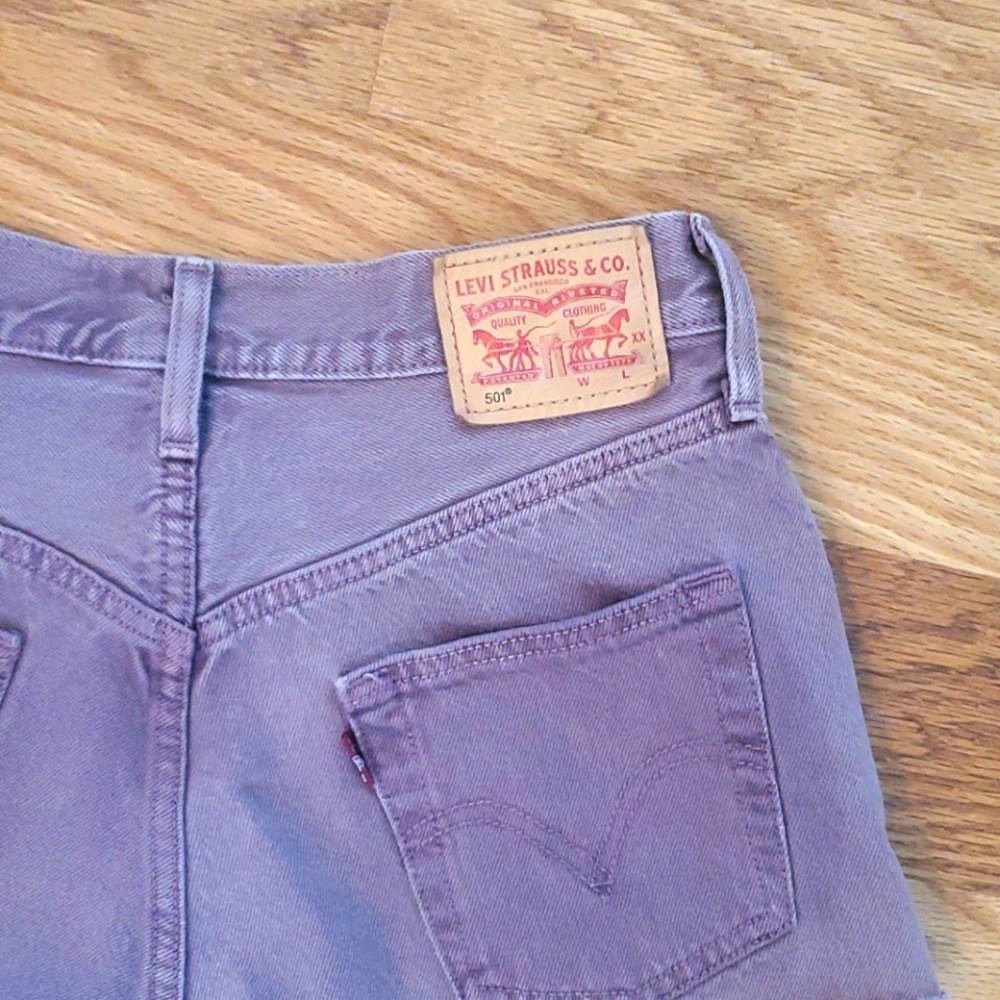 Levi 501 shorts purple